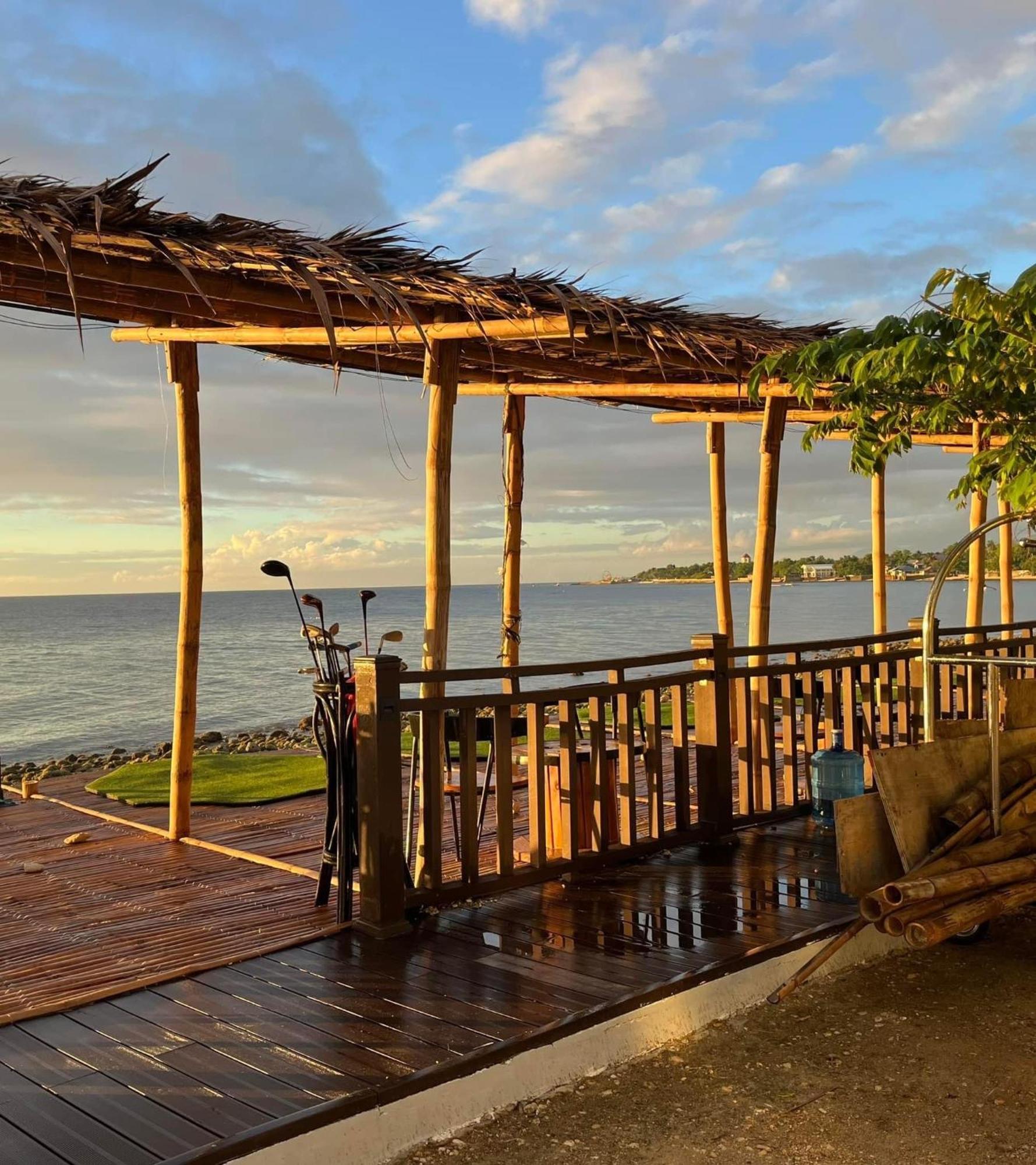 W Golf Resort Oslob Bagian luar foto