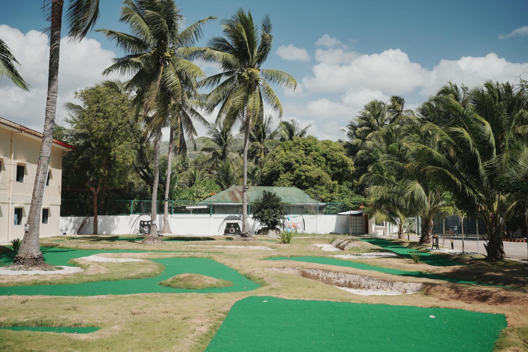 W Golf Resort Oslob Bagian luar foto