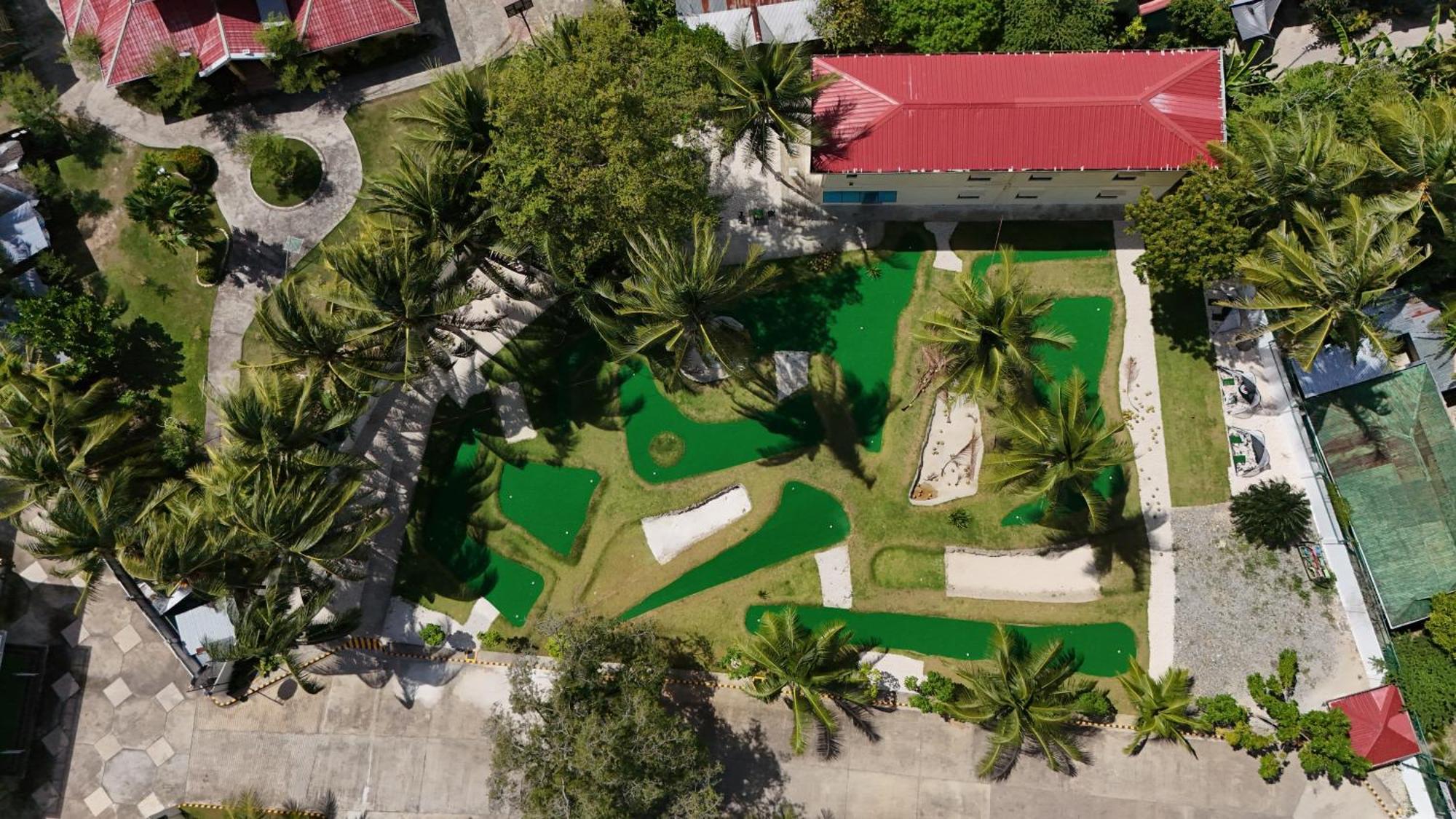 W Golf Resort Oslob Bagian luar foto