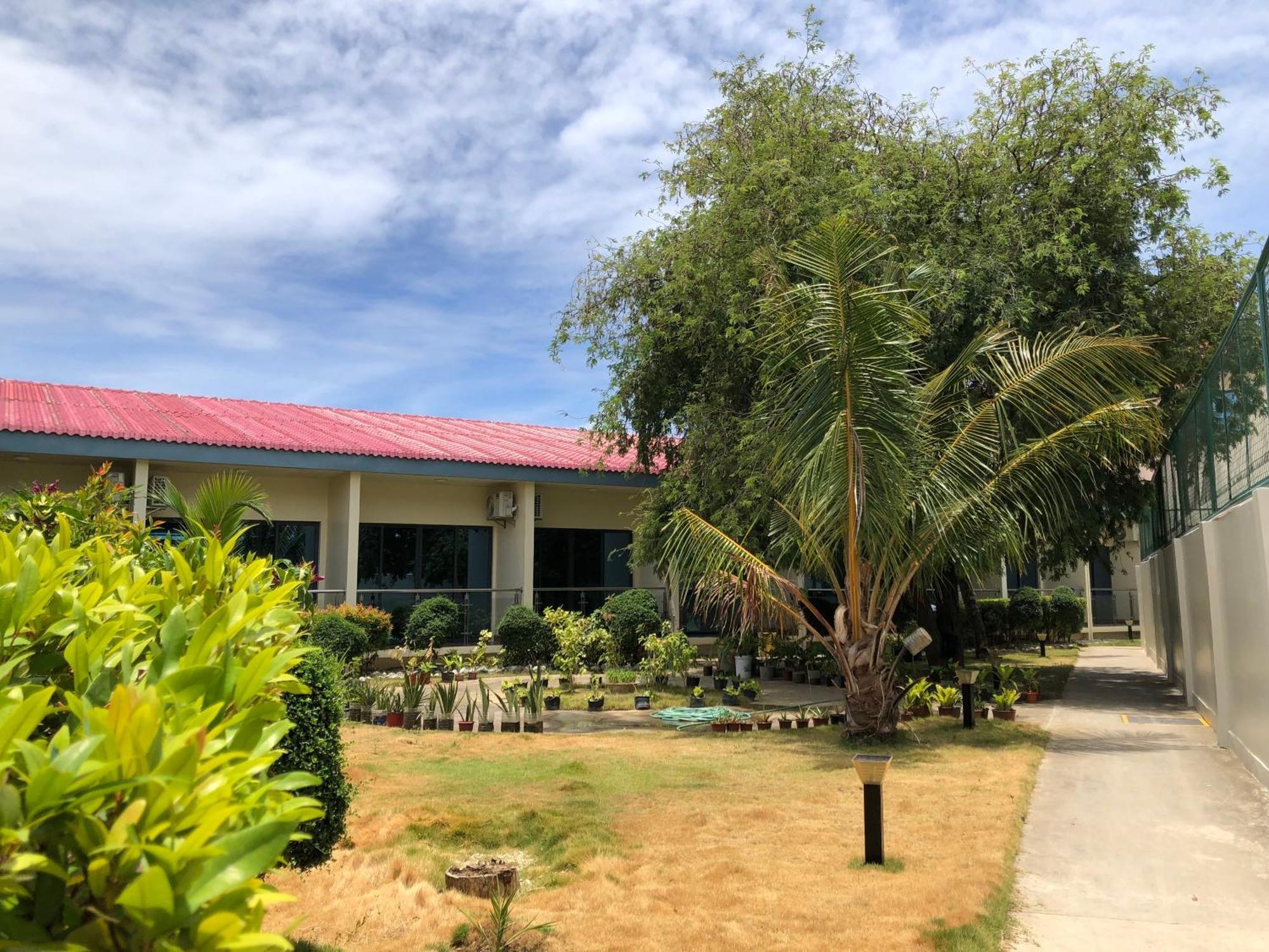 W Golf Resort Oslob Bagian luar foto